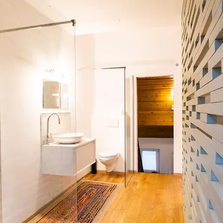 Maison Spacieuse, Sereine Proche Du Coeur De La Et De La Gare بيت للعطل