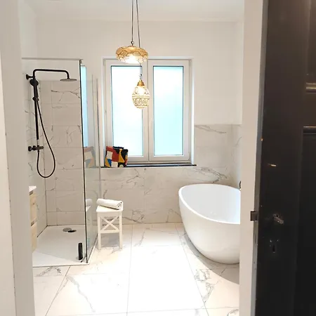 Maison Spacieuse, Sereine Proche Du Coeur De La Et De La Gare