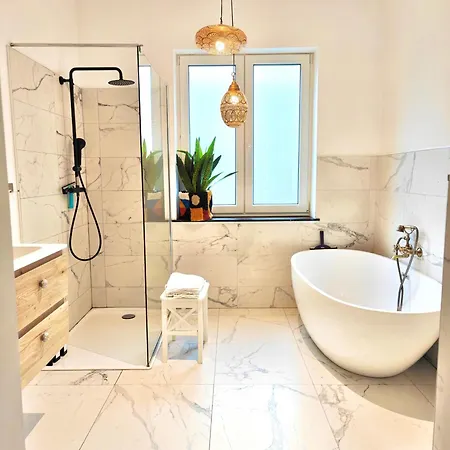 펜션 Maison Spacieuse, Sereine Proche Du Coeur De La Et De La Gare *