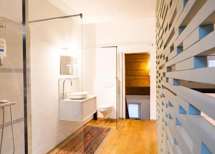 Maison Spacieuse, Sereine Proche Du Coeur De La Et De La Gare Semesterbostad