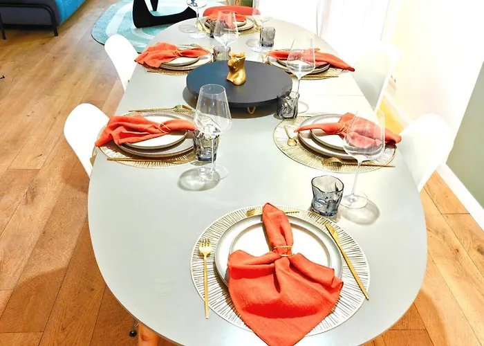 Maison Spacieuse, Sereine Proche Du Coeur De La Et De La Gare Semesterbostad