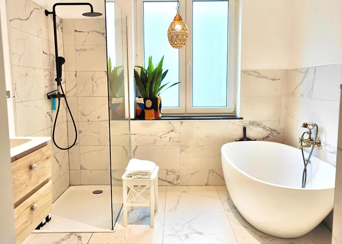 Semesterbostad Maison Spacieuse, Sereine Proche Du Coeur De La Et De La Gare *